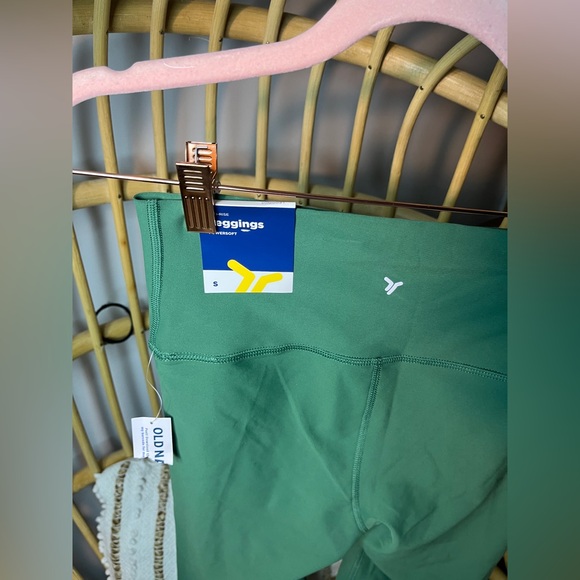Old Navy Green NWT High Rise Capri Leggings Size small - Picture 7 of 8